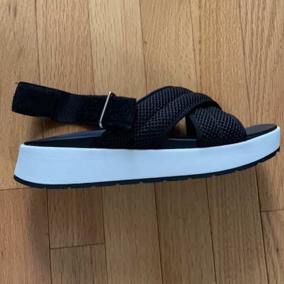 UGG Shoes - Women’s UGG Sandal never worn soft Cushing